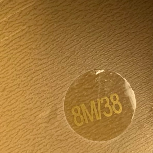 Arturo Chiang Red Kitten Heels 5” - Picture 5 of 5